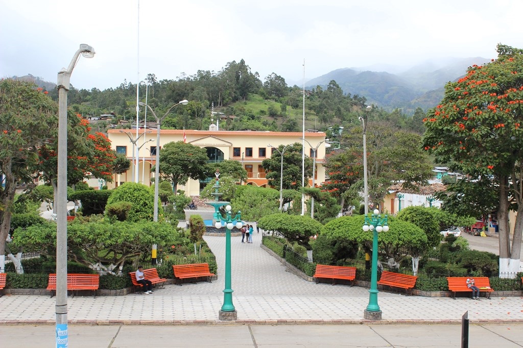 Plaza-Armas-Huancabamba (1)